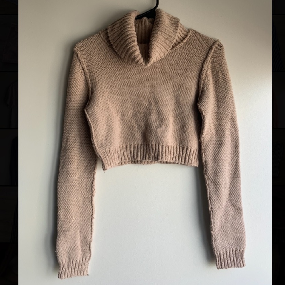 Cropped turtle neck sweater